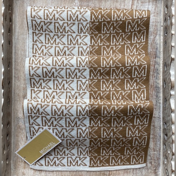 Michael Kors Sognature Logo Scarf - Picture 4 of 6